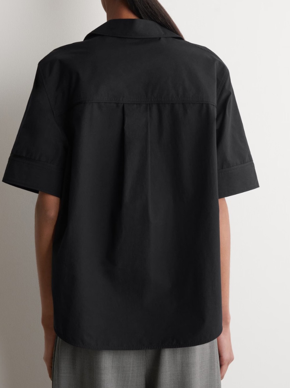 COS Relaxed Short-Sleeve Button-Down Shirt in Black - Picture 2 of 4